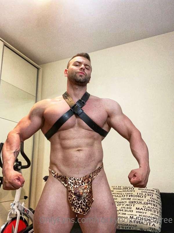 Gladiator or Tarzan😈⁉️
💥For more hot content join my VIP pag..
