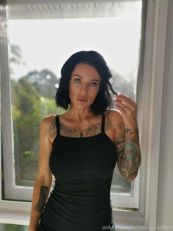 Dress so tight everyone looked at my nipples 😏