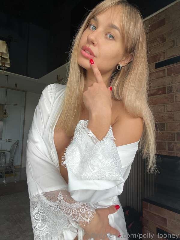 How about a sexy striptease to music tonight? 😋 Can you imag..