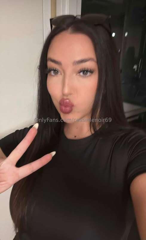 Hi 🖤