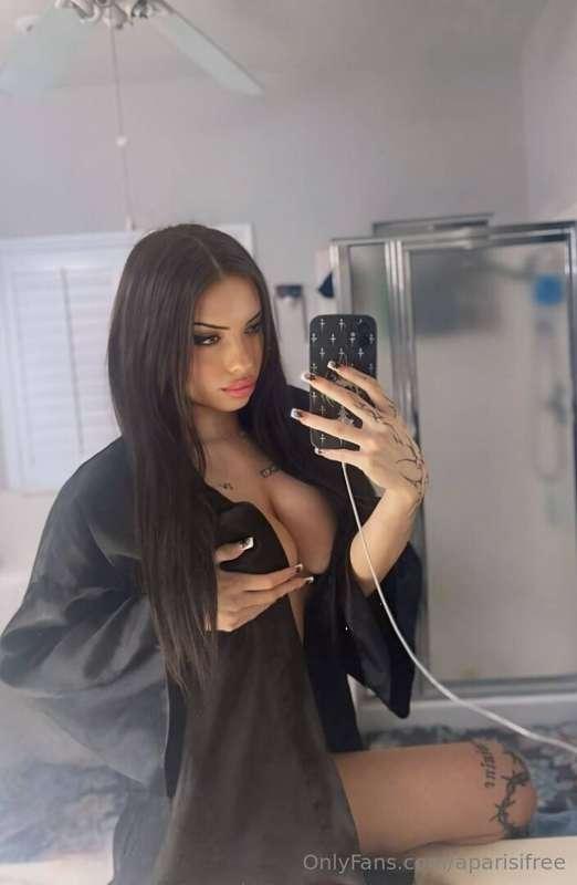SEXY GIRL @hollylynnofficial IS THE MOST EXPENDABLE BEAUTY E..