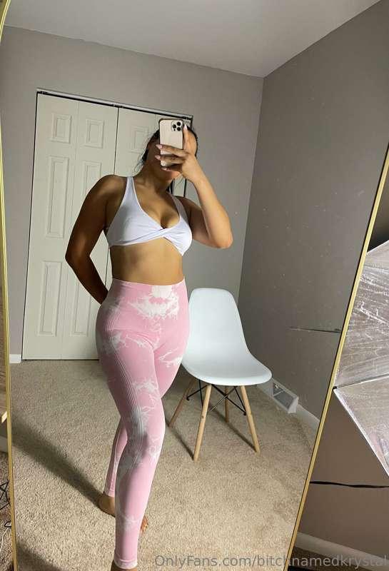 I’m the horniest after a good leg day. Pussy dripping as I w..
