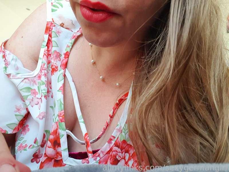 Guten Morgen Süßer. 
Na hast du heute frei oder musst du ran? 
Hab auf jeden Fall einen schönen Tag.

Hi babe! 
Have a wonderful day! 

#fyp #Blonde #lips #lipstick #sensual #cleavage #German #Germany #Deutsch 