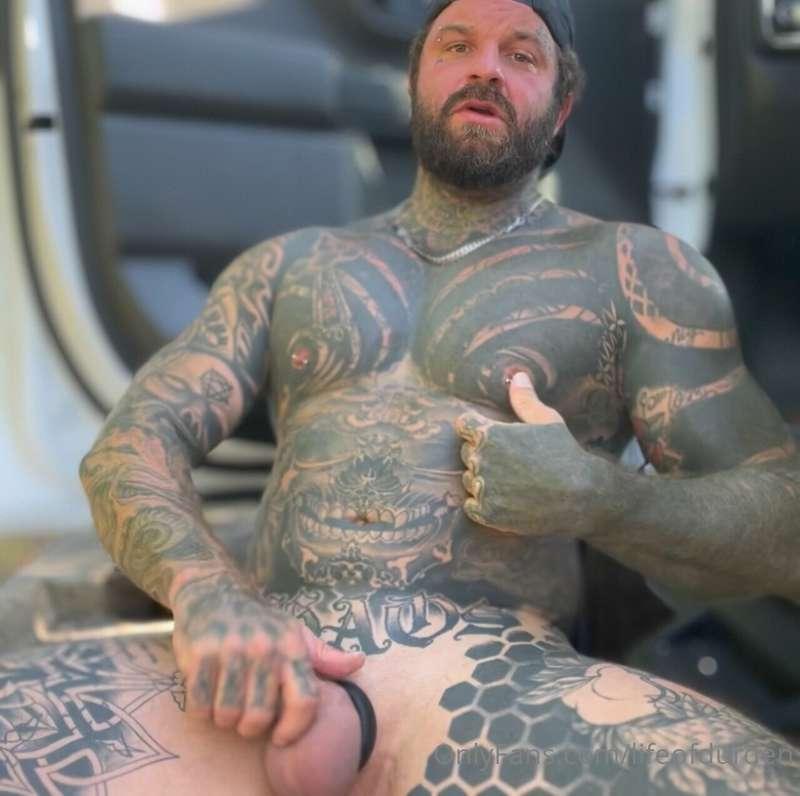 Fresh out the gym, sweaty, a tad smelly and horny af. Listen..