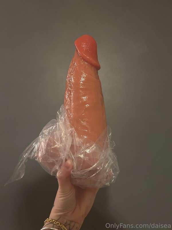 raise your hand if u think this will fit in me???