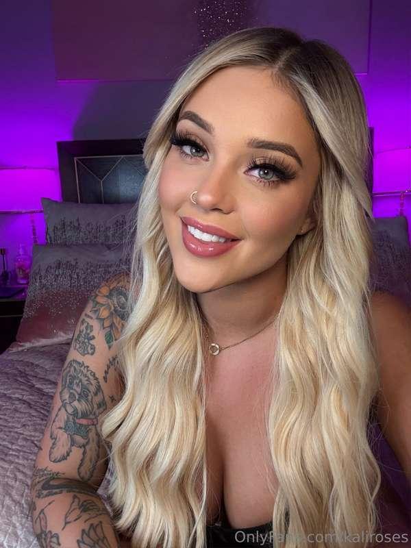 Pretty face and beautiful eyes 🥰😍