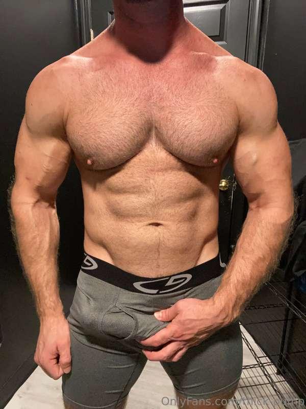 Muscle Daddy Monday is here 😉 