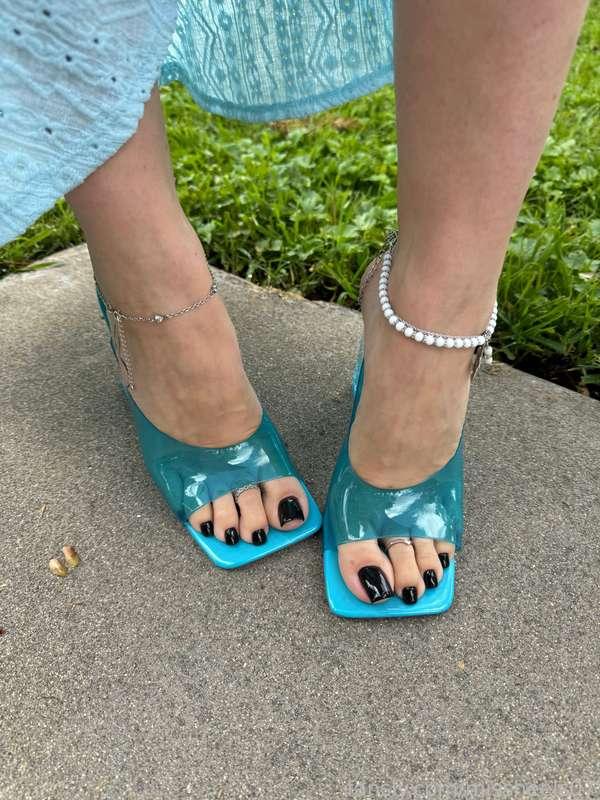 Do you like my blue heels? 😍
#Feet #foot #worshipping #heels #footfetish #footjob #shoejob #stockings #nylon #soles #toes #sandals #footlicking #wedges #pedi #manicure #longnails #nails #legs #highheels #mules #pedicure #shoes #feetfetish #legs #cumshot #cum #cumonfeet 