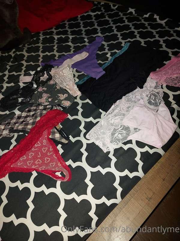 A few of the pairs I have available for purchase 💦💋 $25/pair..