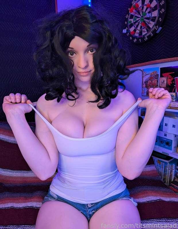 Am I wearing this right?

#fyp #tits #cleavage #shorthair #shorts #curvy #legs #ass #pawg #titsmintsalad 