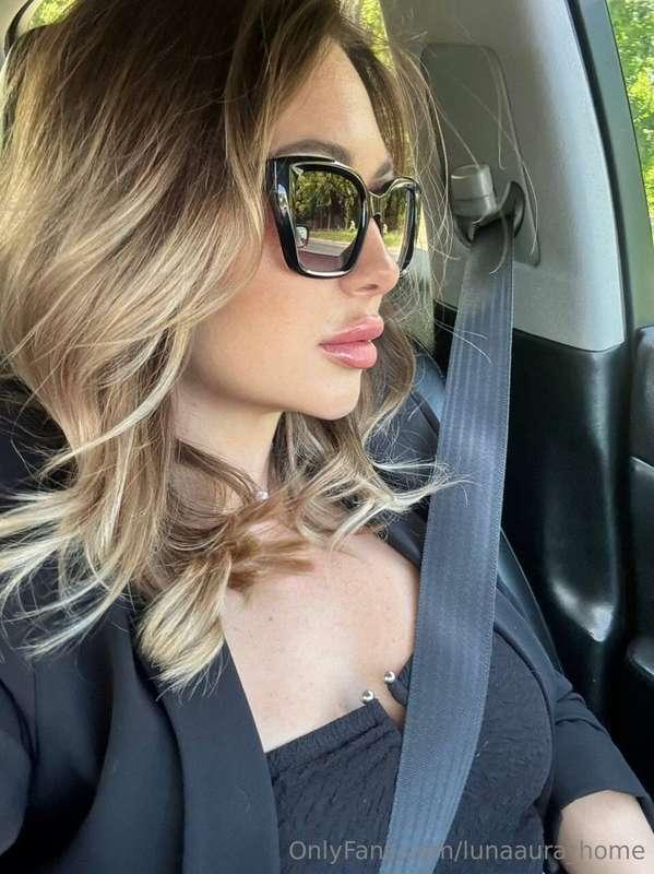 Hi It’s Lunaaura 💋 Took a little ride today… windows down + ..