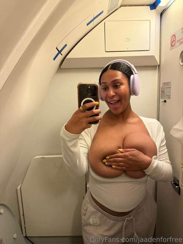 Would you follow me to the bathroom on the airplane? 😍