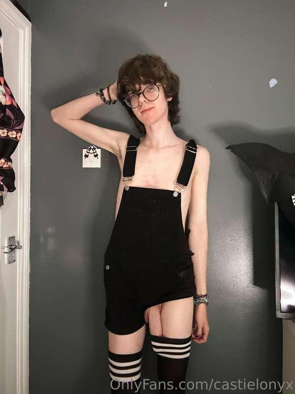 **Hey guys! 💞 I was curious what you would wanna do with me ..