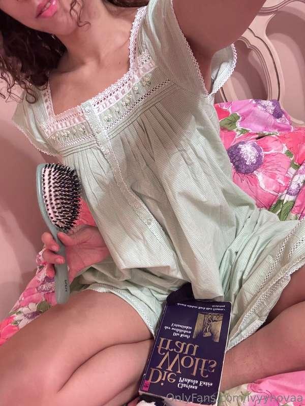 When your grandma gets you a night gown 😂😏