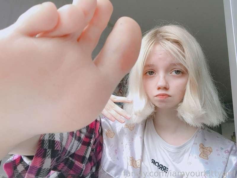 my birthday just at 2 days!! ☁️🐑 hope u ready to give to me all your live savings 💓