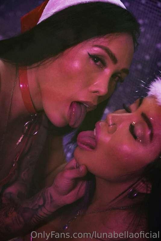 Ya casi sale esta colab navideña con @johanitagonzale 😈🔥 
La..