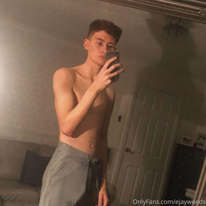 On or off? 😈 what do you prefer? 🥰 *swipe left*

**send a ti..