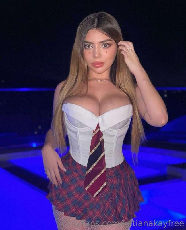 Make me your queen and I'll treat you every day, king