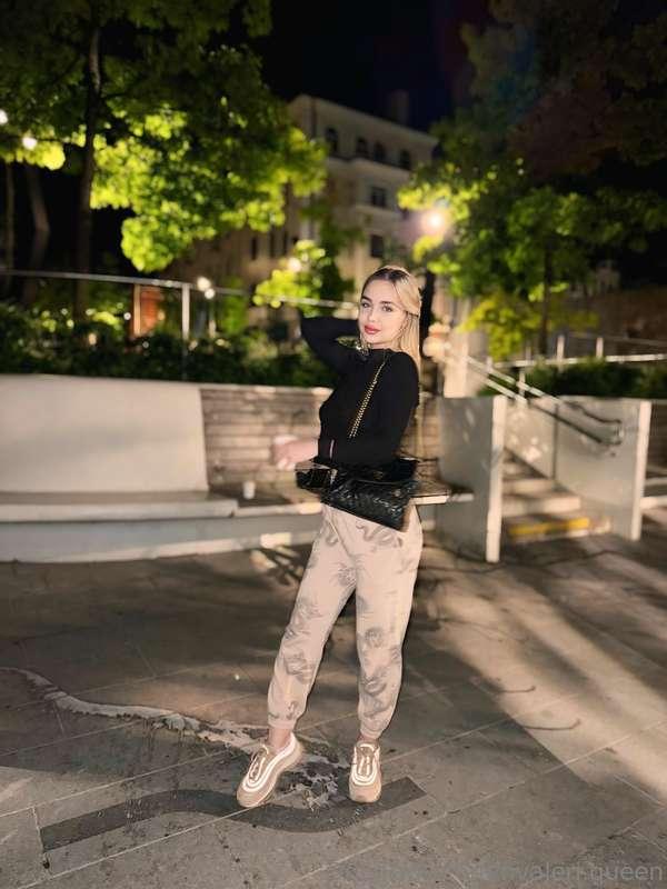Late-night walks, cozy outfits, and the city lights—perfect ..
