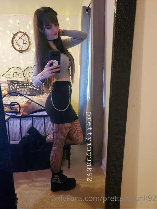 Going into the new year looking cute af. What are my evening..