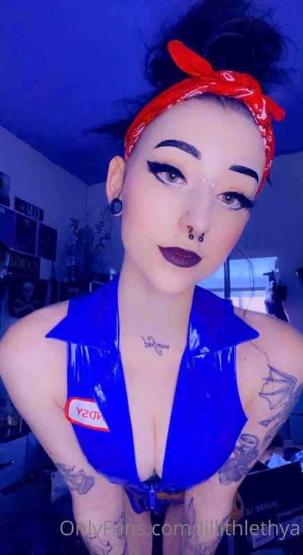 ✨🖤 got any jobs for me to do Mr. Boss Man? 🖤✨