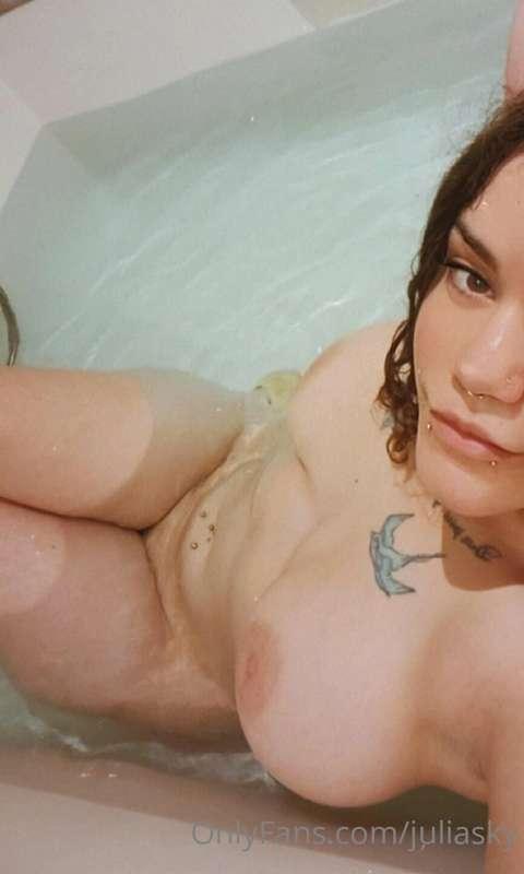 Did I tell y'all how much I love taking baths? 🛀🏻