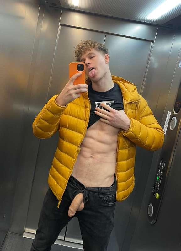 POV: you s(t)uck in elevator with me 🥵 What would you do? 😏