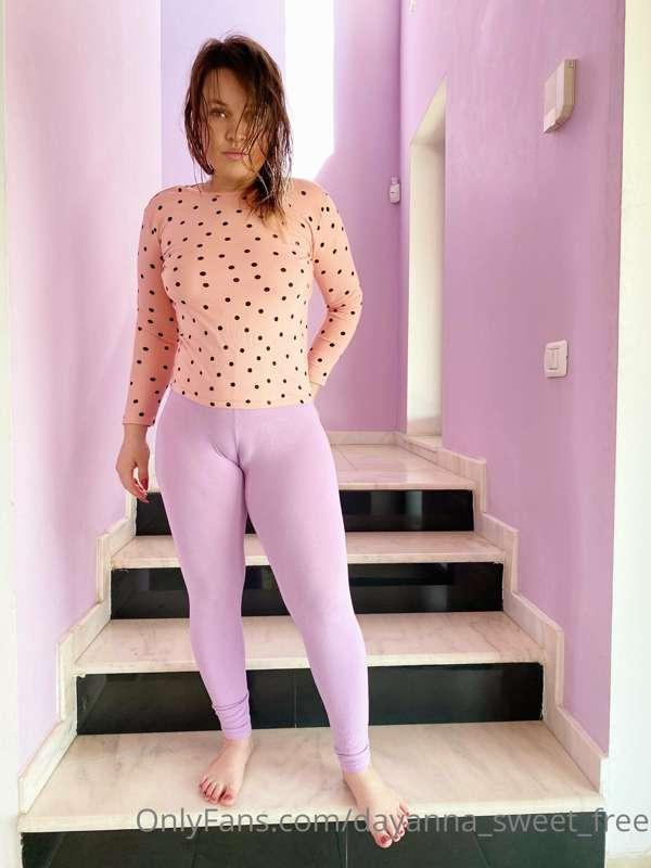 Do you like how i matched my leggings with walls?