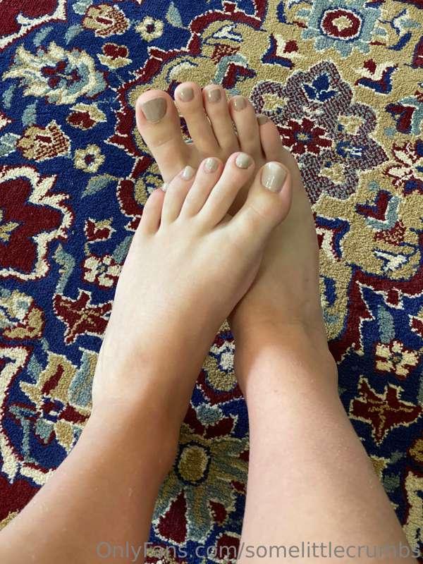 Freshly painted toes <3