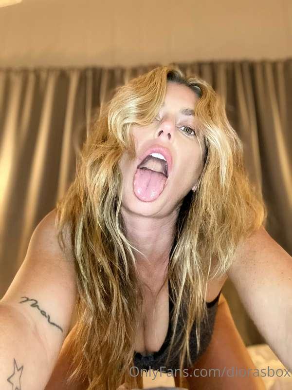 TONGUE LOVER - PHOTOS &  6 MIN VIDEO
TOPLESS/HARD NIPPLES/ B..