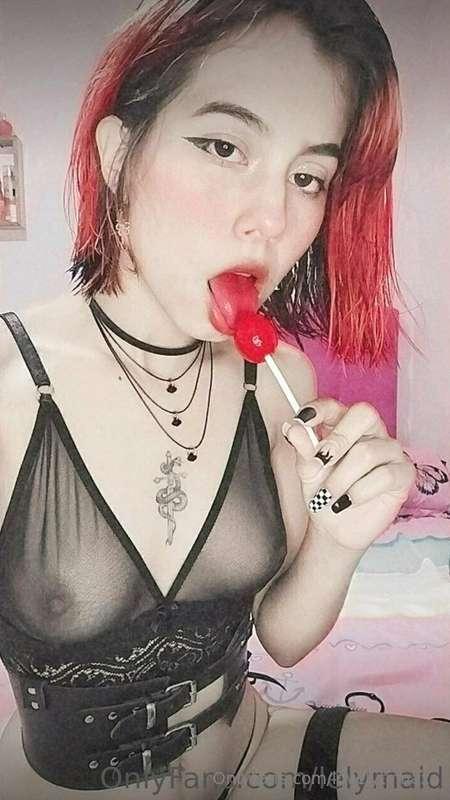 Horny student 🫣💦https://onlyfans.com/lelymaid…