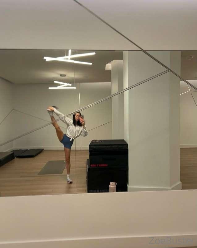 Do you like a flexible girl?? 👀