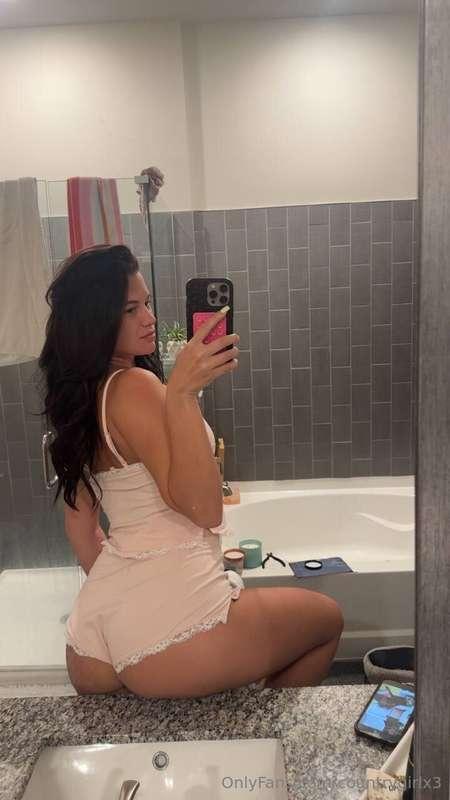 Your favorite girl just checking in 😘