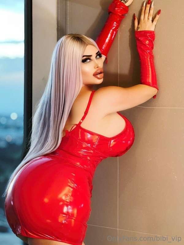 I like it when you pin me on the wall🥵