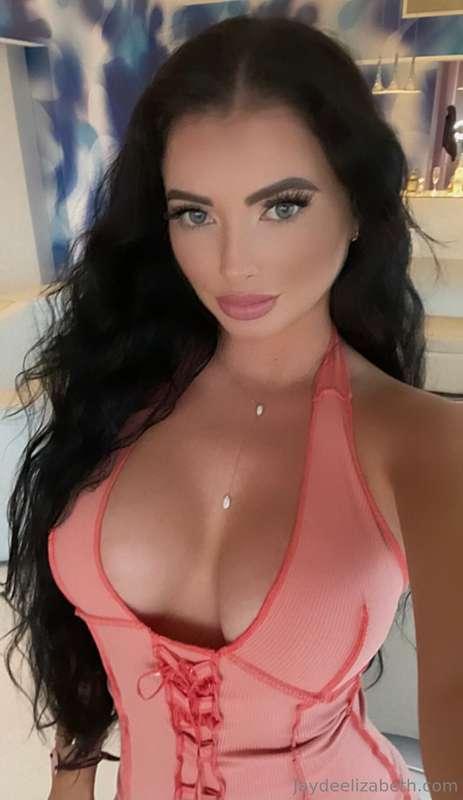 Here’s a quick pic to get you through the day 💋