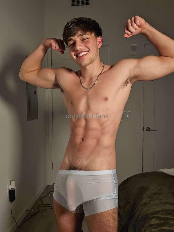 These thin undies always get me so horny!😈 Like and comment ..