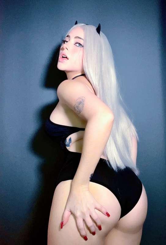😈