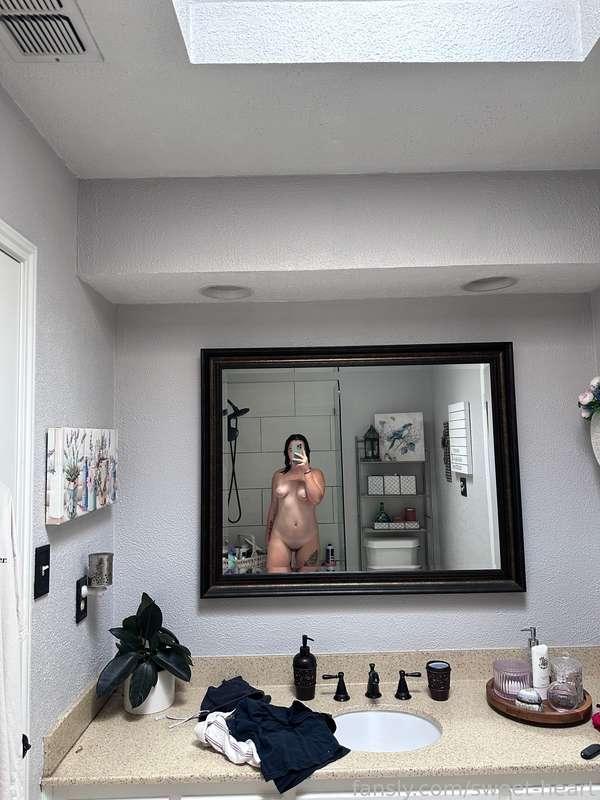 Good morning everyone💗💗 Don’t I just look so yummy this morning? 

#shower