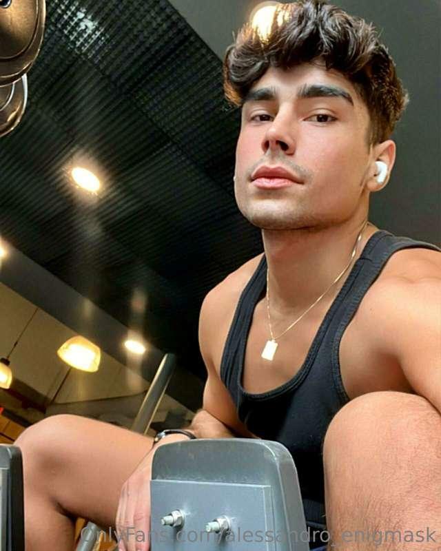 Hi baby he is @samironeboy a sexy boy with much hot and excl..