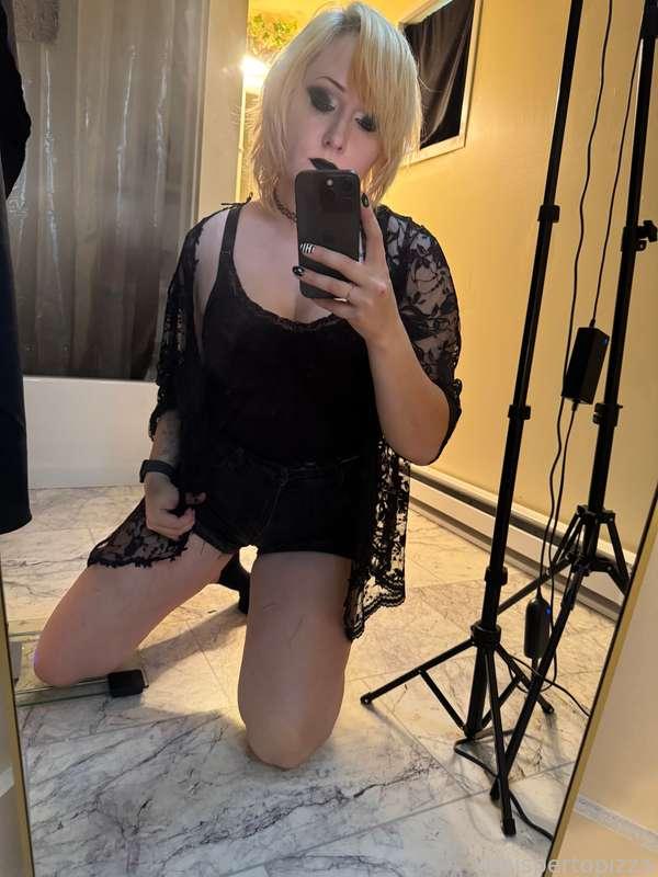 Goth girl 🖤