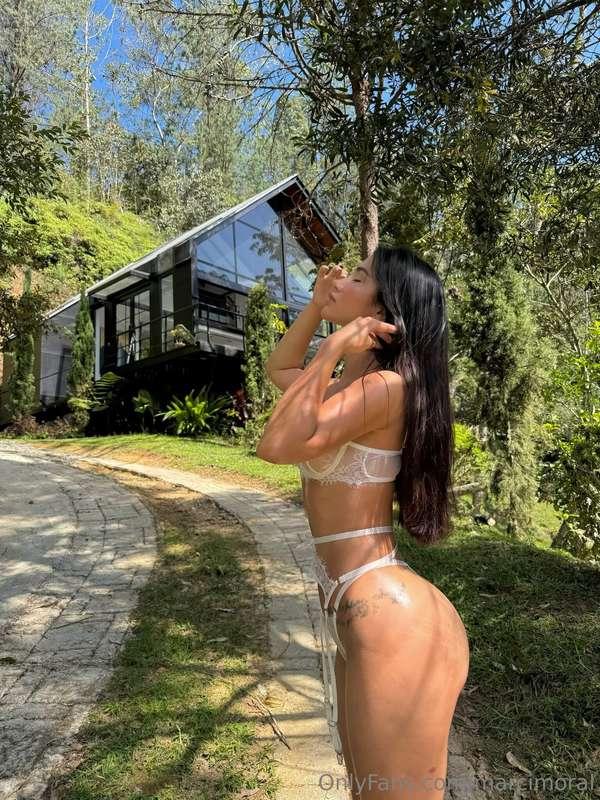 Comment "🍑" if it's ok to send you nudes 