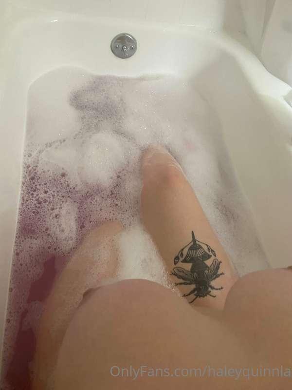 ### Can I sit this big fat ass in your lap👀 I want to feel y..