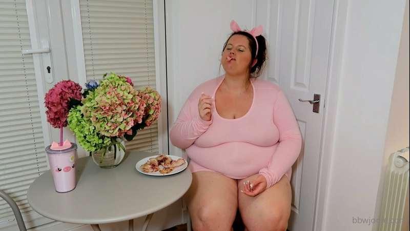 Always eating! I'm a piggy snacking bacon here haha