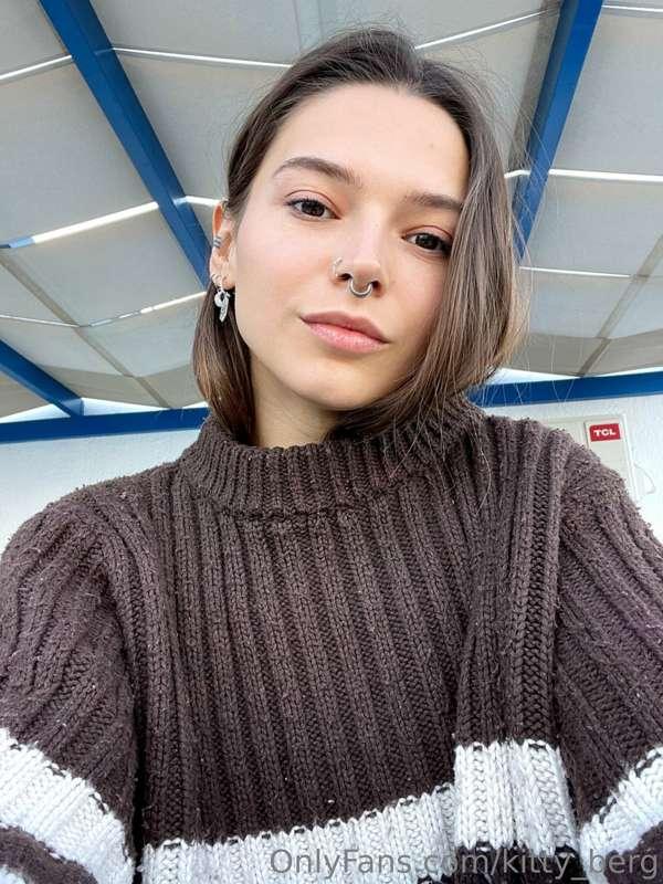 Good morning… just me and my cozy sweater ☀️ 