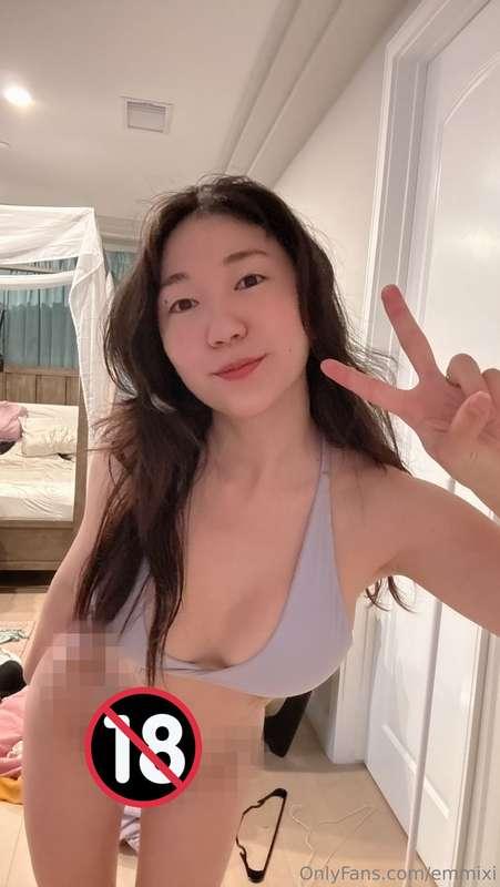 Thoughts on makeup-less Emmi?✨