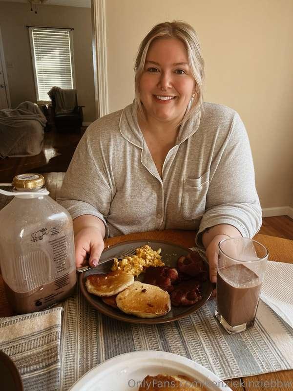 I love starting off my day with a big breakfast😋 I think yal..