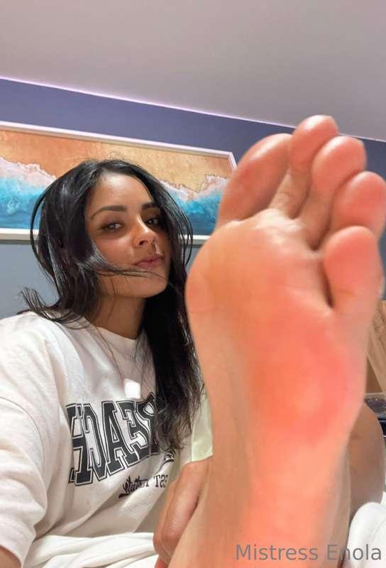Expontaneous selfie 
What are you up to? I'm replying to the..
