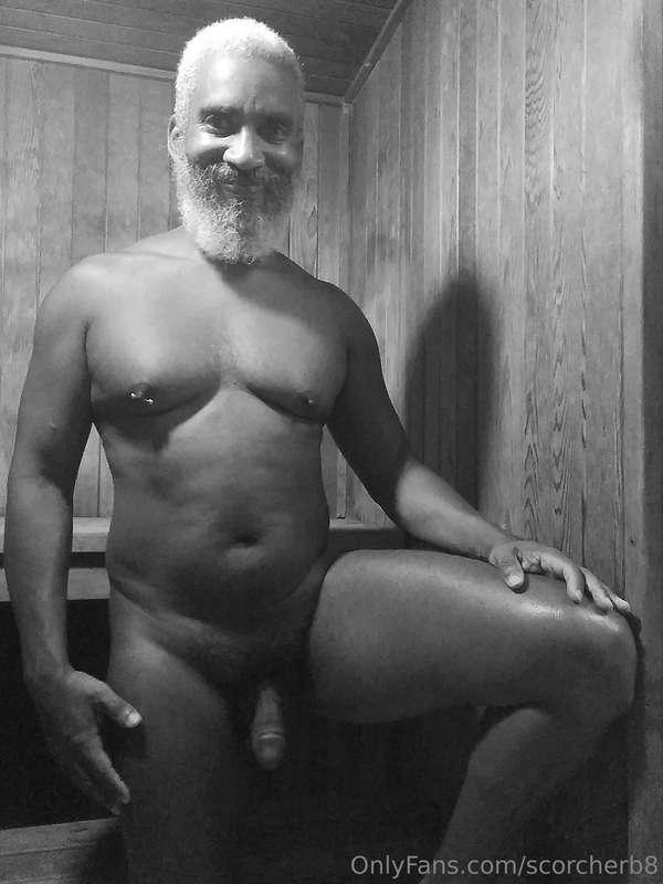 Monochrome Monday!  #beard #musculardaddy #gay #feet #gaycru..