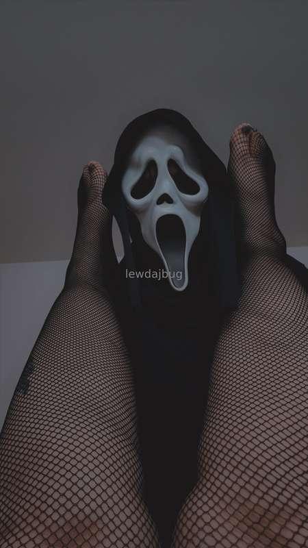 "Oh no please don't kill me Mr.Ghostface.. I want to be in t..