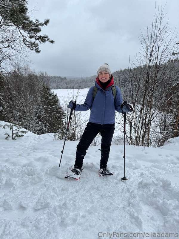 Tits in or out snowshoeing? ☃️